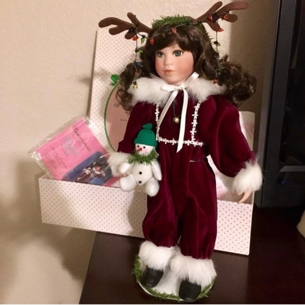 “Christmas Kisses” Porcelain Doll Display